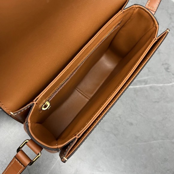 Ce**e triomphe teen bag in tweed and calfskin