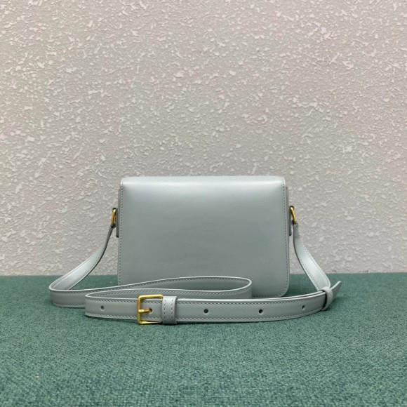 Ce**e triomphe teen bag in mineral leather