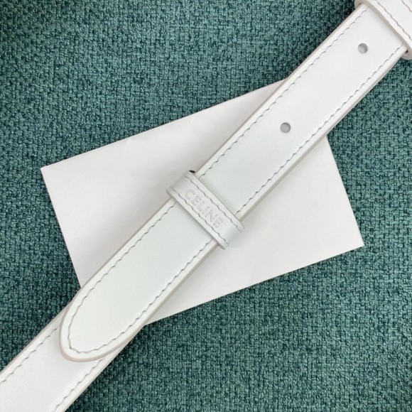 Ce**e triomphe medium bag in white smooth calfskin