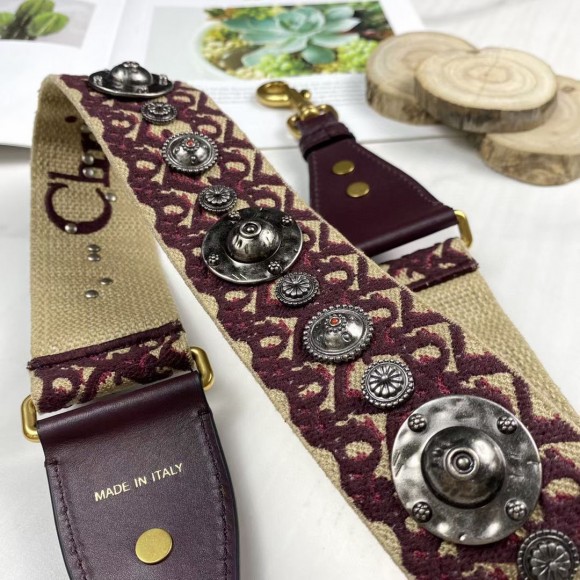 D*or shoulder strap in bordeaux oblique embroidery with medallions