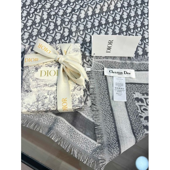 D*or d-oblique shawl in grey wool and cotton
