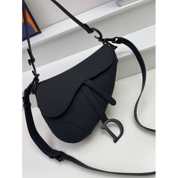 D*or saddle bag with strap in black ultramatte calfskin