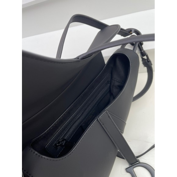 D*or saddle bag with strap in black ultramatte calfskin