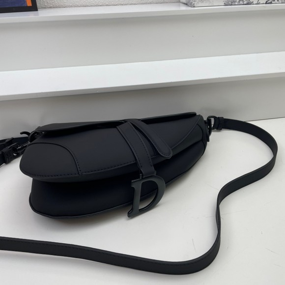 D*or saddle bag with strap in black ultramatte calfskin