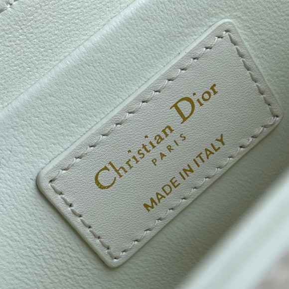 D*or 30 montaigne box bag in white box calfskin