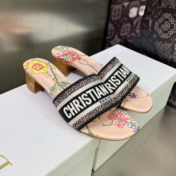 D*or dway heeled slides in powder petites fleurs embroidered cotton