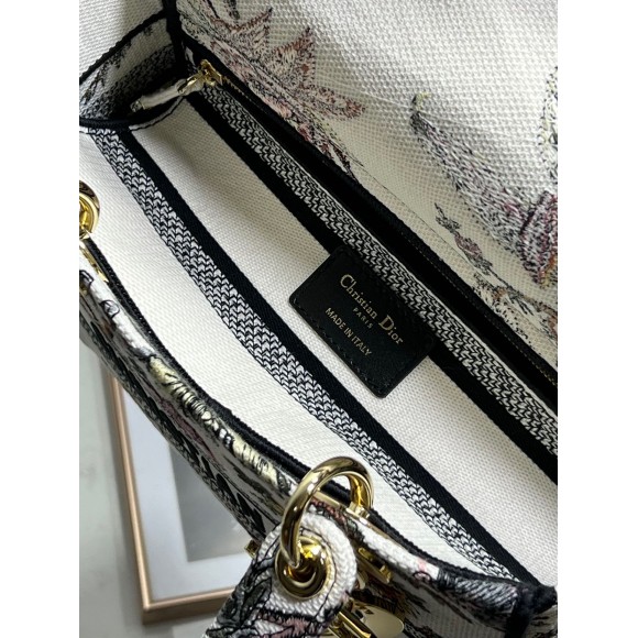 D*or lady d-lite medium bag in white jardin botanique embroidery