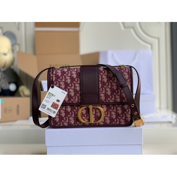 D*or 30 montaigne medium bag in bordeaux D*or oblique jacquard