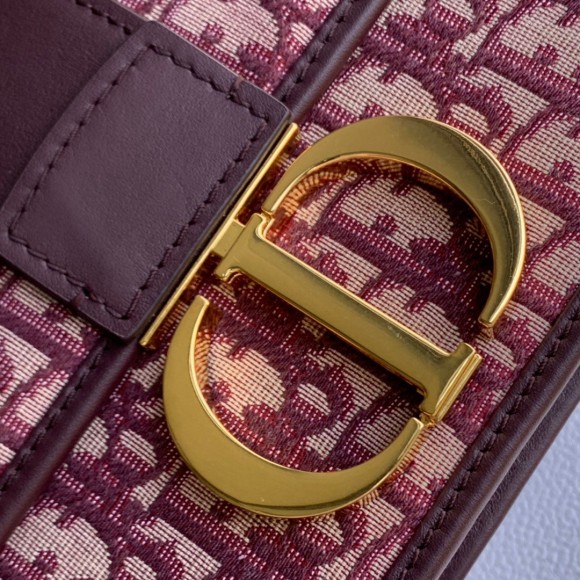 D*or 30 montaigne medium bag in bordeaux D*or oblique jacquard