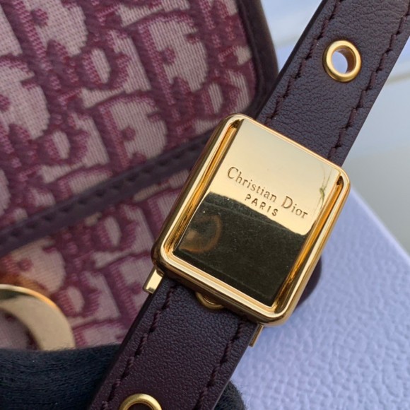 D*or 30 montaigne medium bag in bordeaux D*or oblique jacquard