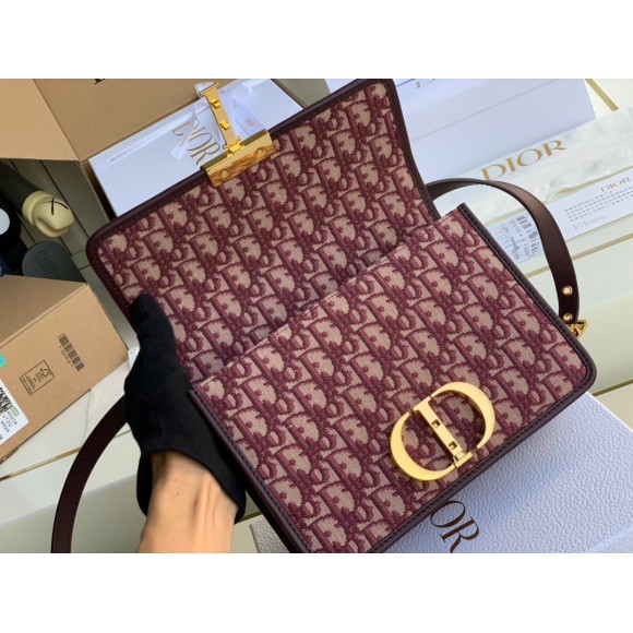 D*or 30 montaigne medium bag in bordeaux D*or oblique jacquard