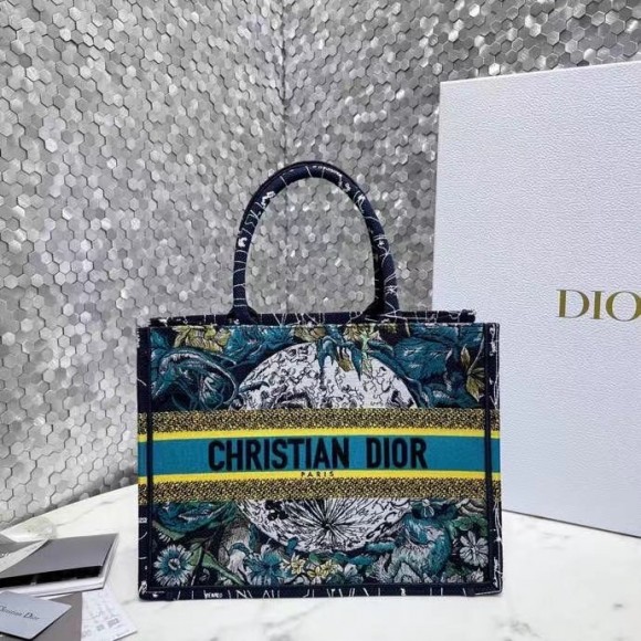 D*or meidum book tote bag in blue D*or constellation embroidery