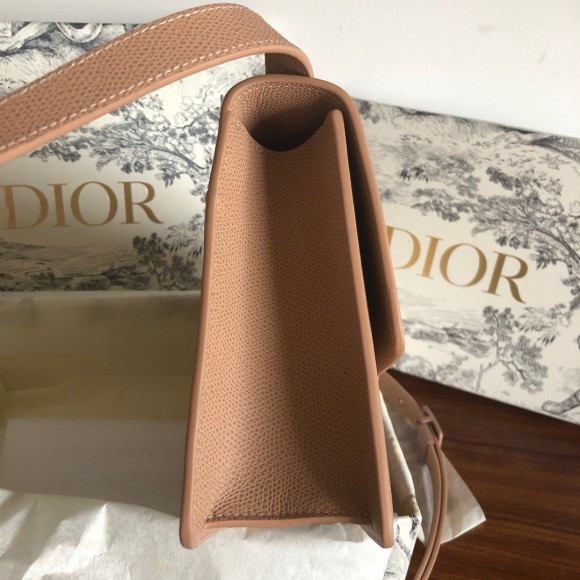 D*or 30 montaigne medium bag in poudre ultramatte grained calfskin