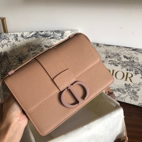 D*or 30 montaigne medium bag in poudre ultramatte grained calfskin