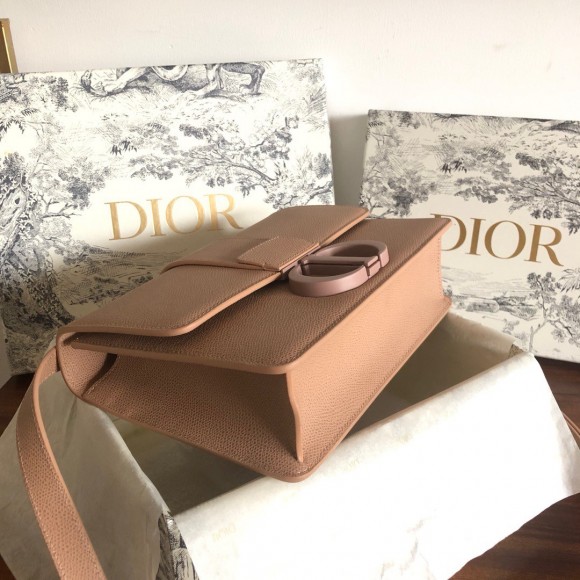 D*or 30 montaigne medium bag in poudre ultramatte grained calfskin