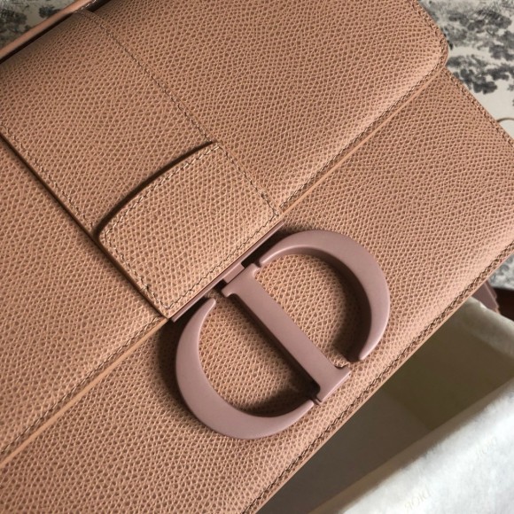 D*or 30 montaigne medium bag in poudre ultramatte grained calfskin