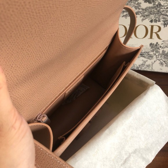 D*or 30 montaigne medium bag in poudre ultramatte grained calfskin