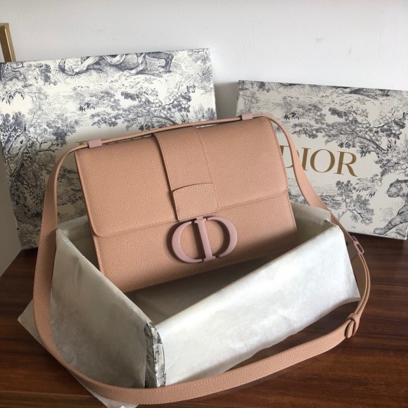 D*or 30 montaigne medium bag in poudre ultramatte grained calfskin