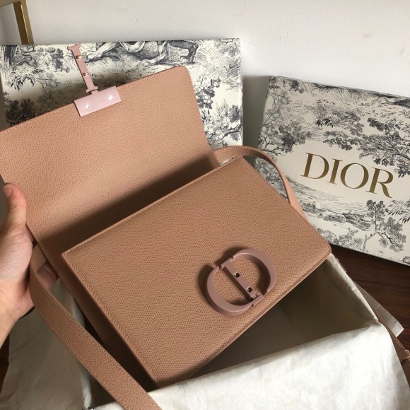 D*or 30 montaigne medium bag in poudre ultramatte grained calfskin