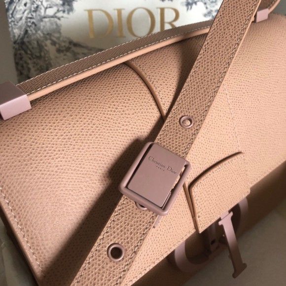D*or 30 montaigne medium bag in poudre ultramatte grained calfskin