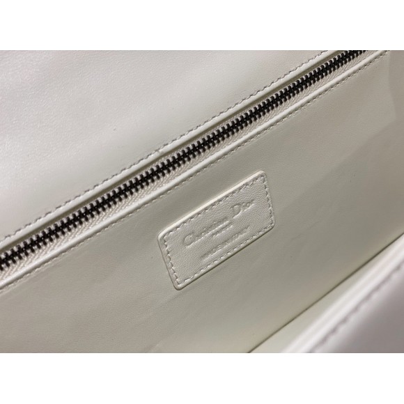 D*or 30 montaigne chain bag with handle in white lambskin