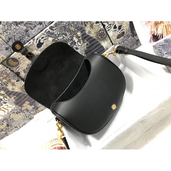 D*or bobby medium bag in black grained calfskin