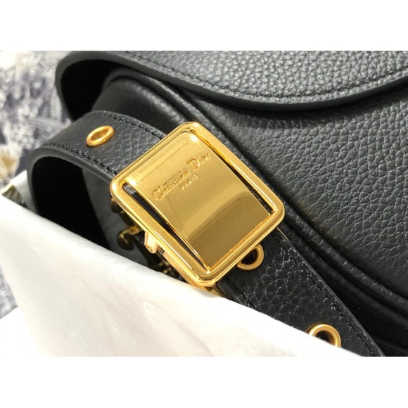 D*or bobby medium bag in black grained calfskin