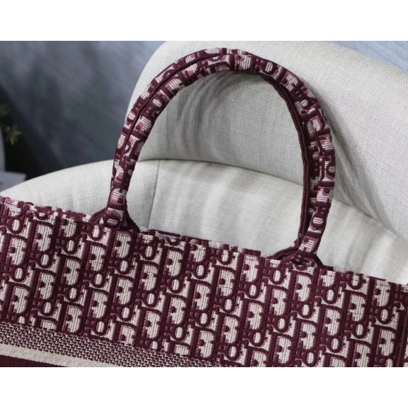 D*or medium book tote bag in bordeaux D*or oblique embroidery
