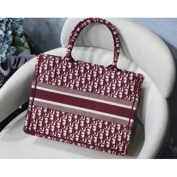 D*or medium book tote bag in bordeaux D*or oblique embroidery