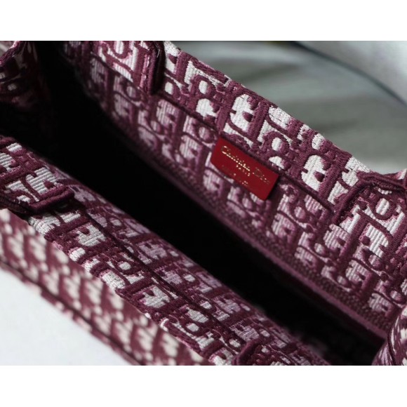 D*or medium book tote bag in bordeaux D*or oblique embroidery