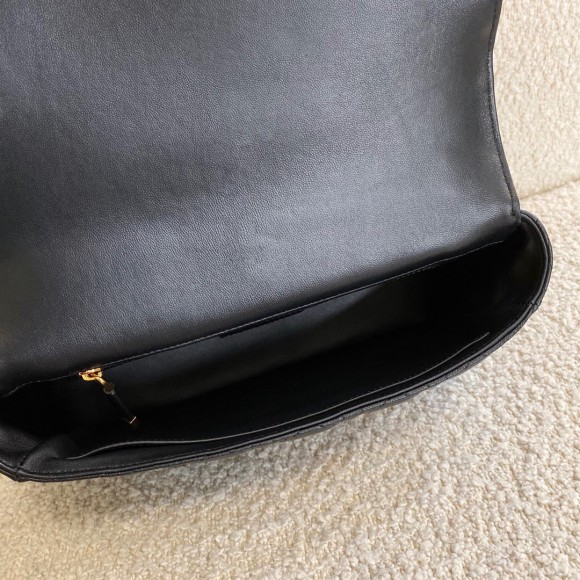 D*or caro medium bag in black cannage calfskin