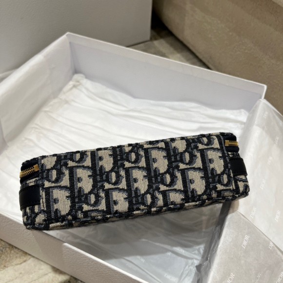 D*or 30 montaigne box bag in blue D*or oblique canvas