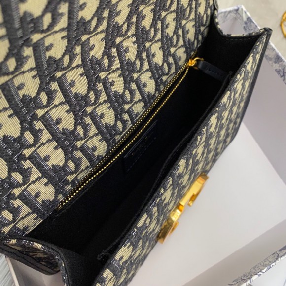 D*or 30 montaigne bag with chain in blue oblique jacquard
