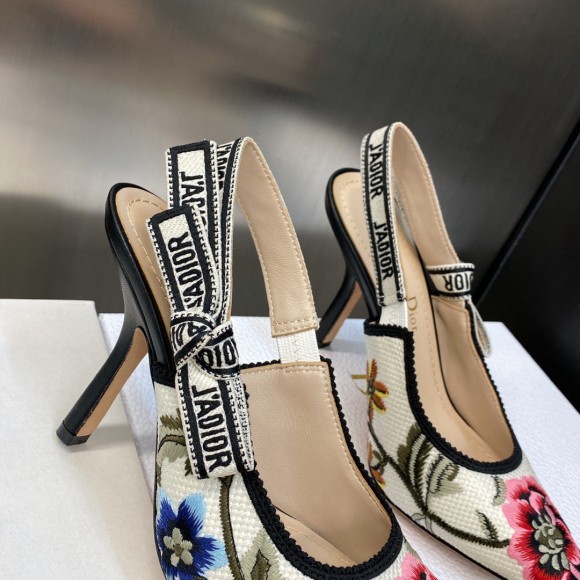D*or j'aD*or slingback pumps 100mm in white petites fleurs embroidered cotton