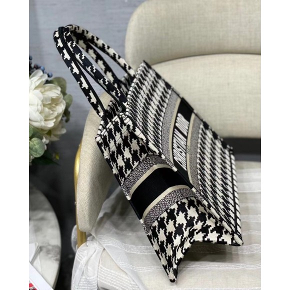 D*or medium book tote bag in black houndstooth embroidery
