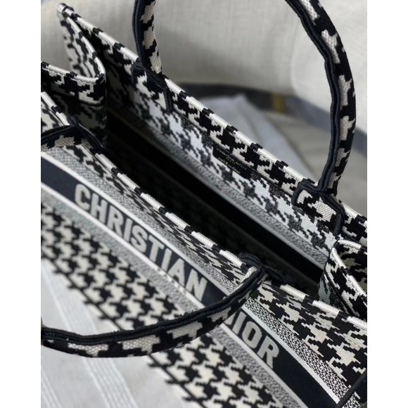 D*or medium book tote bag in black houndstooth embroidery