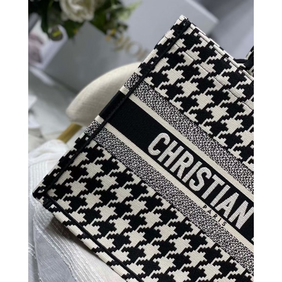 D*or medium book tote bag in black houndstooth embroidery