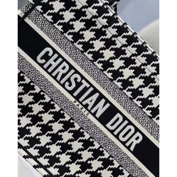 D*or medium book tote bag in black houndstooth embroidery