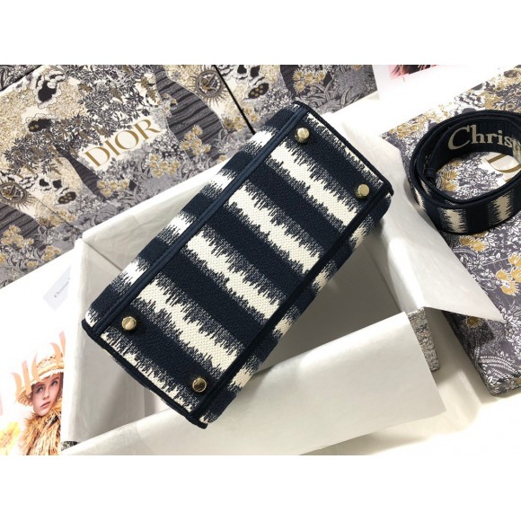 D*or lady d-lite medium bag in blue d-stripes embroidery