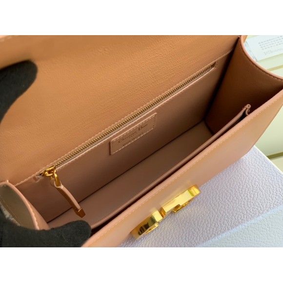 D*or 30 montaigne medium bag in poudre box calfskin