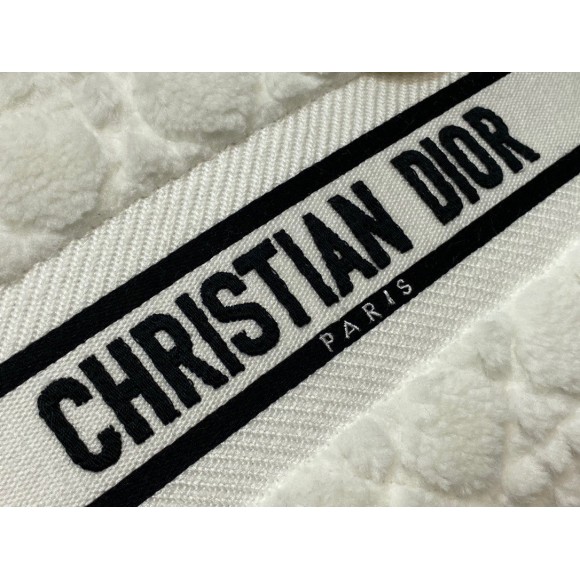 D*or lady d-lite medium bag in white cannage shearling