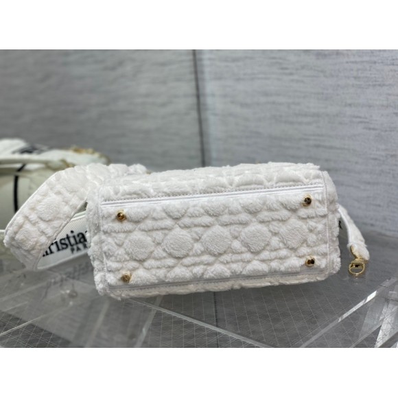 D*or lady d-lite medium bag in white cannage shearling