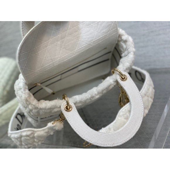D*or lady d-lite medium bag in white cannage shearling