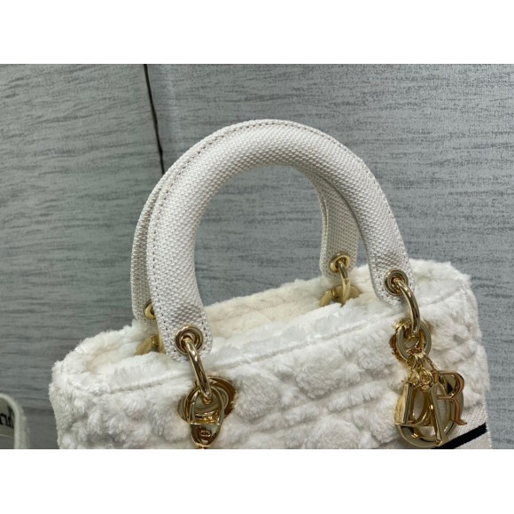 D*or lady d-lite medium bag in white cannage shearling