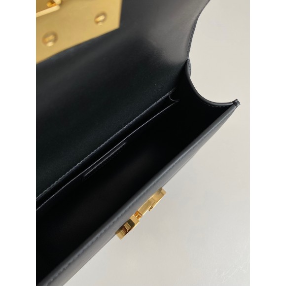 D*or 30 montaigne east-west bag with chain in black calfskin
