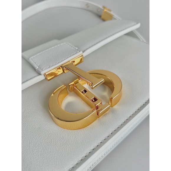 D*or 30 montaigne east-west bag with chain in white calfskin