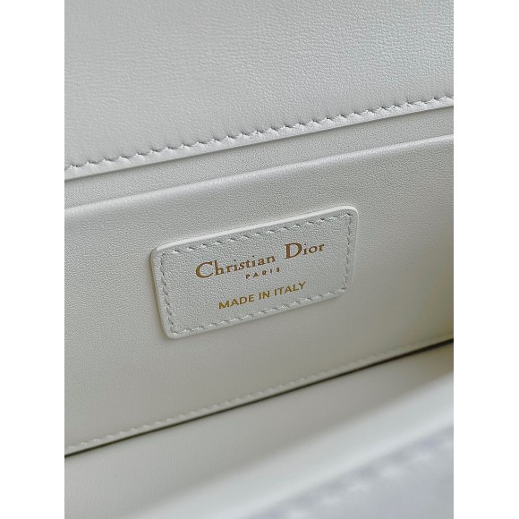 D*or 30 montaigne east-west bag with chain in white calfskin