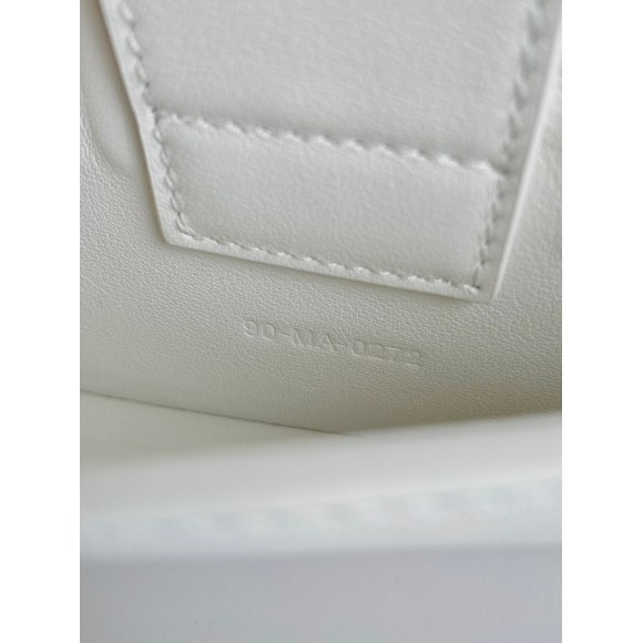 D*or 30 montaigne east-west bag with chain in white calfskin
