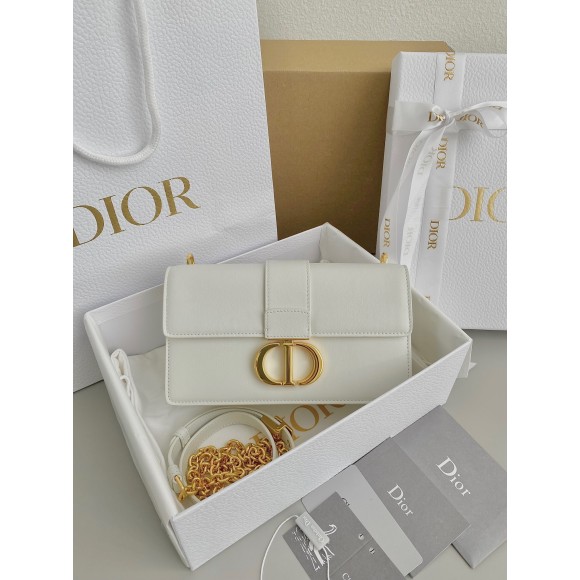 D*or 30 montaigne east-west bag with chain in white calfskin