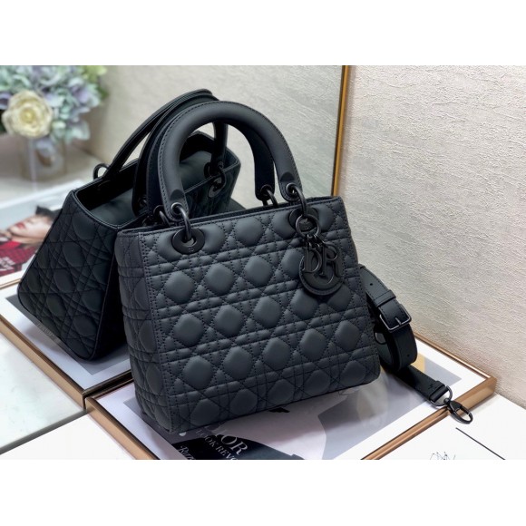 D*or lady D*or medium bag in black ultramatte cannage calfskin